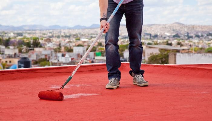 Pintura e impermeabilización de azoteas Aplicación de pintura e impermeabilización en azotea
